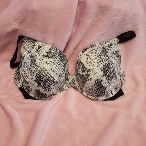 Victoria Secret Wear Everywhere push-up bra